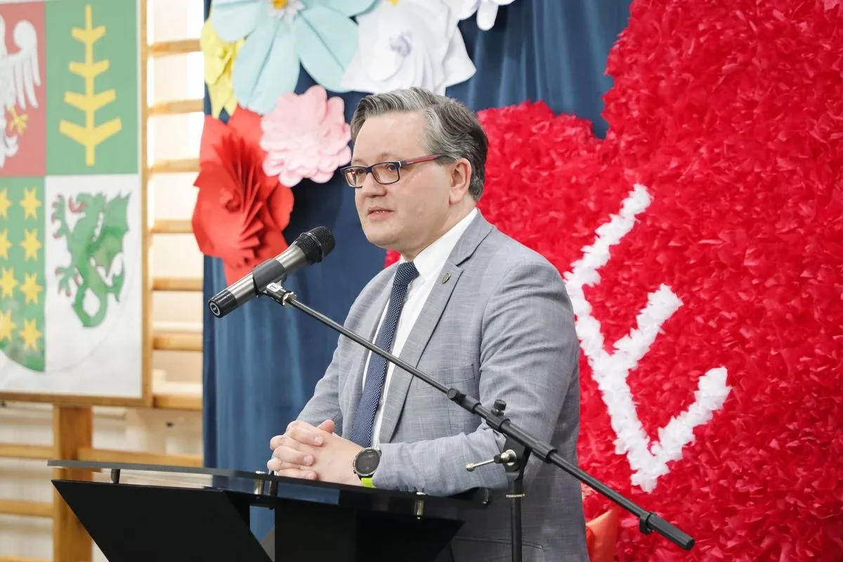 Uroczyste Powiatowe Obchody Międzynarodowego Dnia Pielęgniarki i Położnej w Ostrowi Mazowieckiej (zdjęcia)