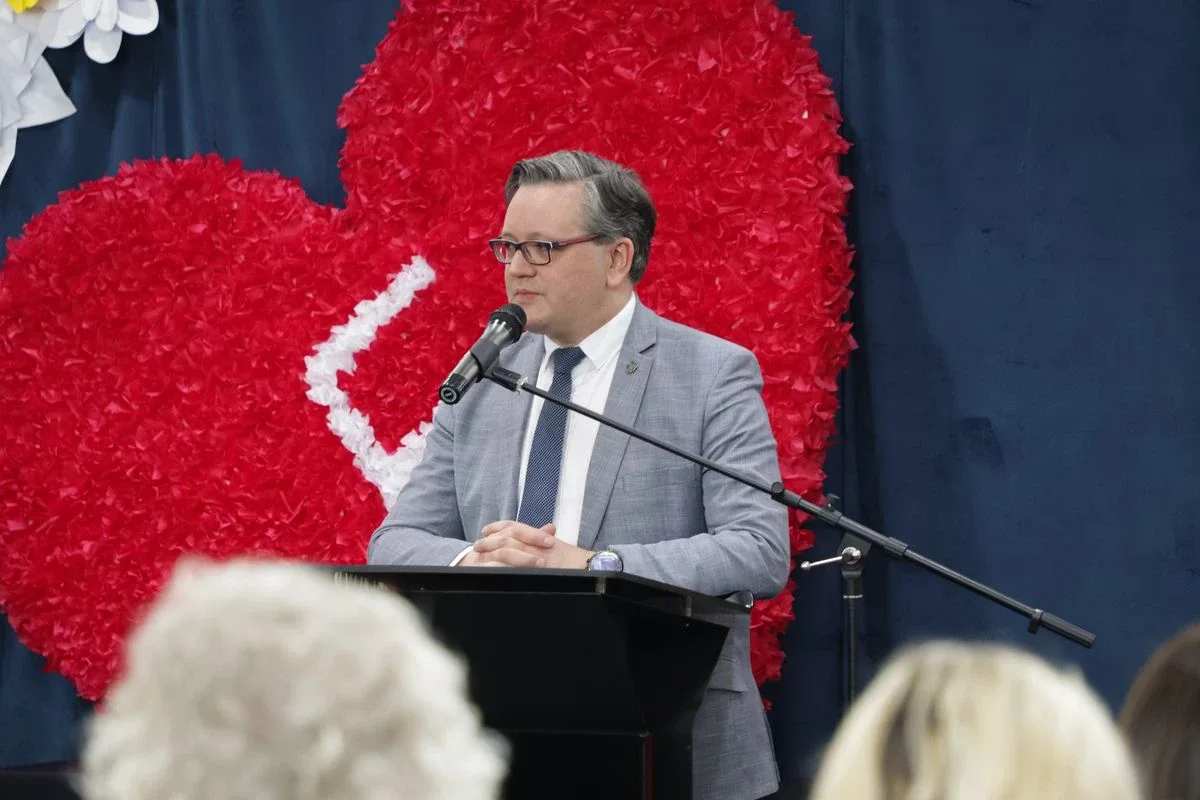 Uroczyste Powiatowe Obchody Międzynarodowego Dnia Pielęgniarki i Położnej w Ostrowi Mazowieckiej (zdjęcia)