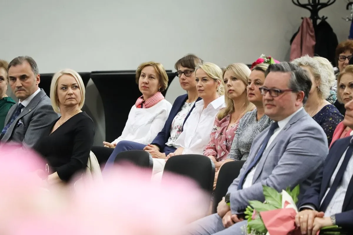 Uroczyste Powiatowe Obchody Międzynarodowego Dnia Pielęgniarki i Położnej w Ostrowi Mazowieckiej (zdjęcia)