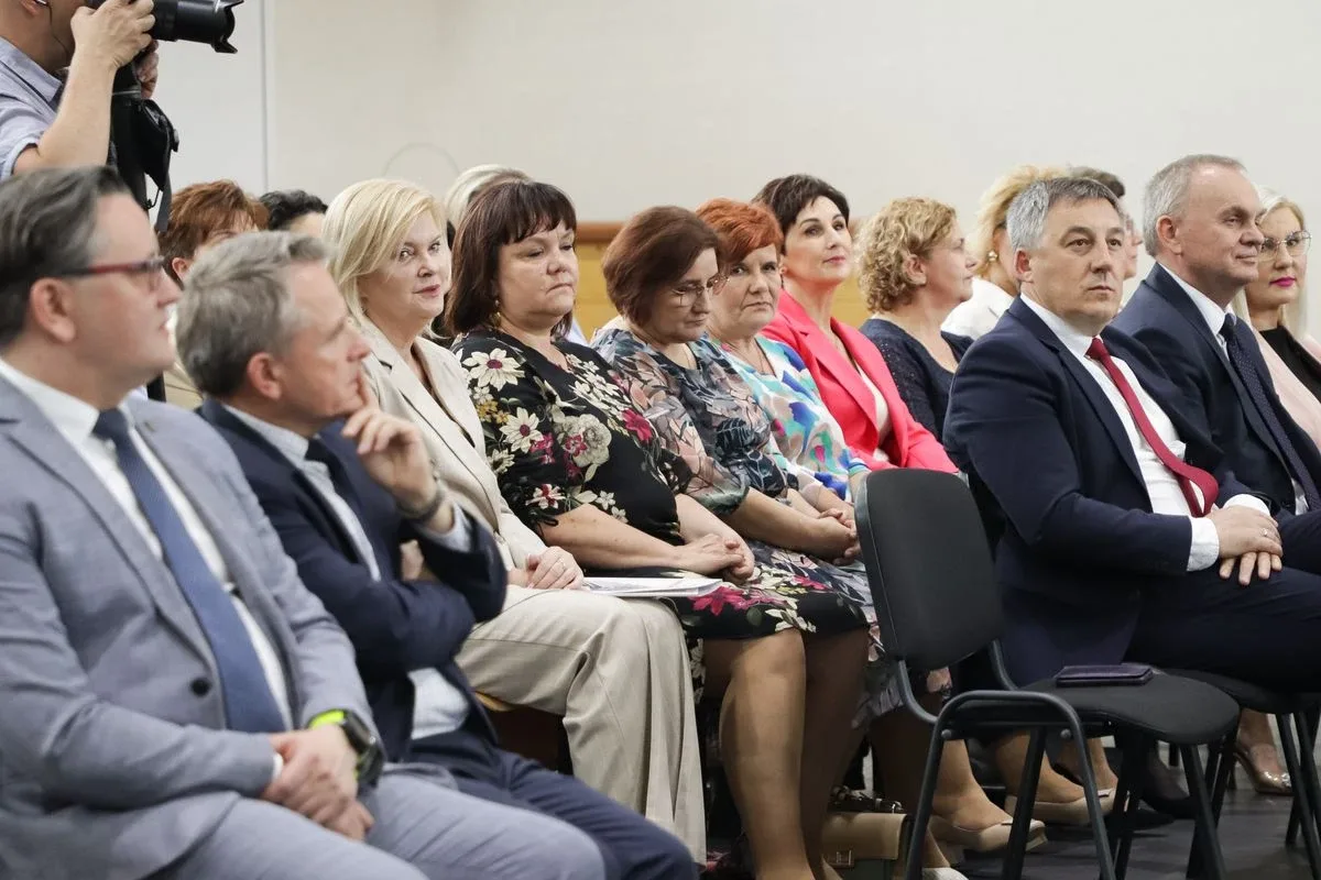 Uroczyste Powiatowe Obchody Międzynarodowego Dnia Pielęgniarki i Położnej w Ostrowi Mazowieckiej (zdjęcia)