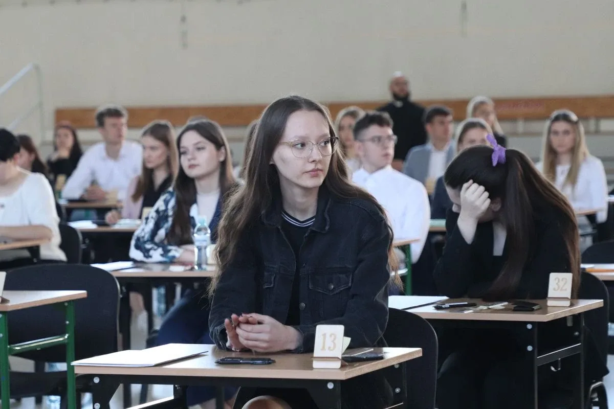 Maturzyści z "Koperniczka" mierzą się dziś z matematyką (zdjęcia)