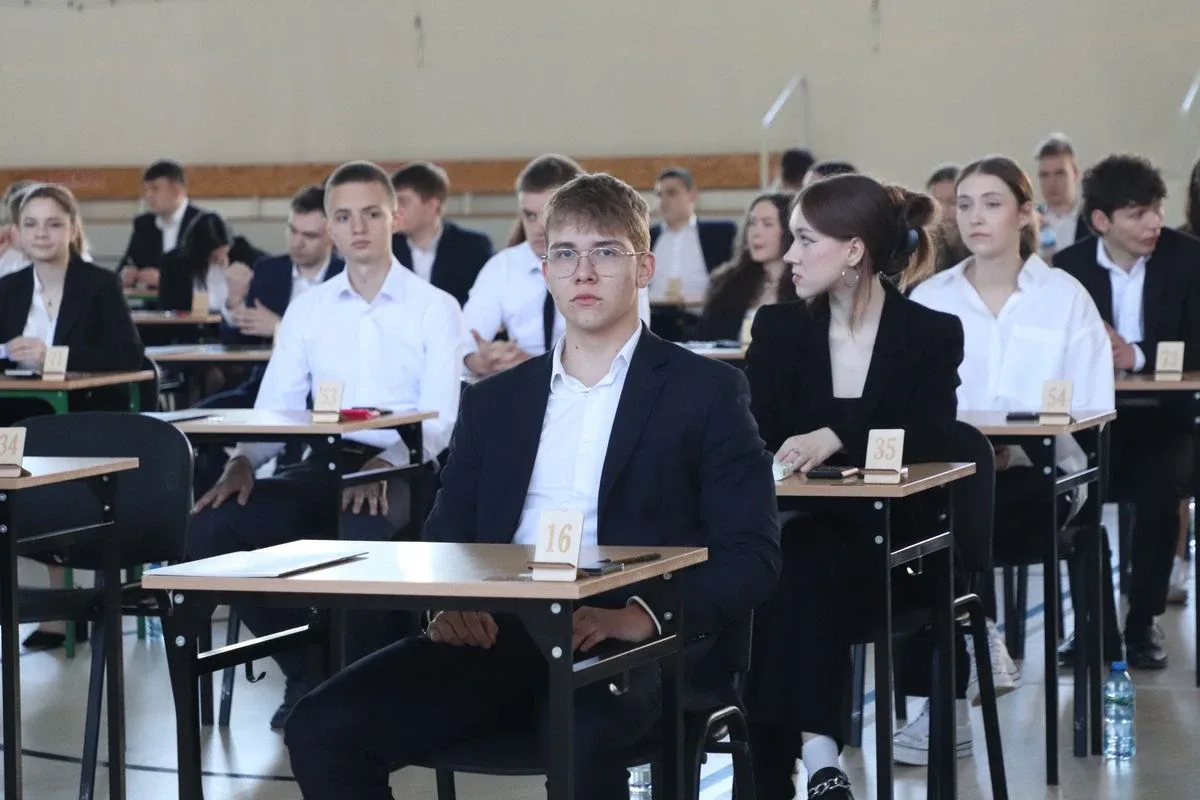 Maturzyści z "Koperniczka" mierzą się dziś z matematyką (zdjęcia)