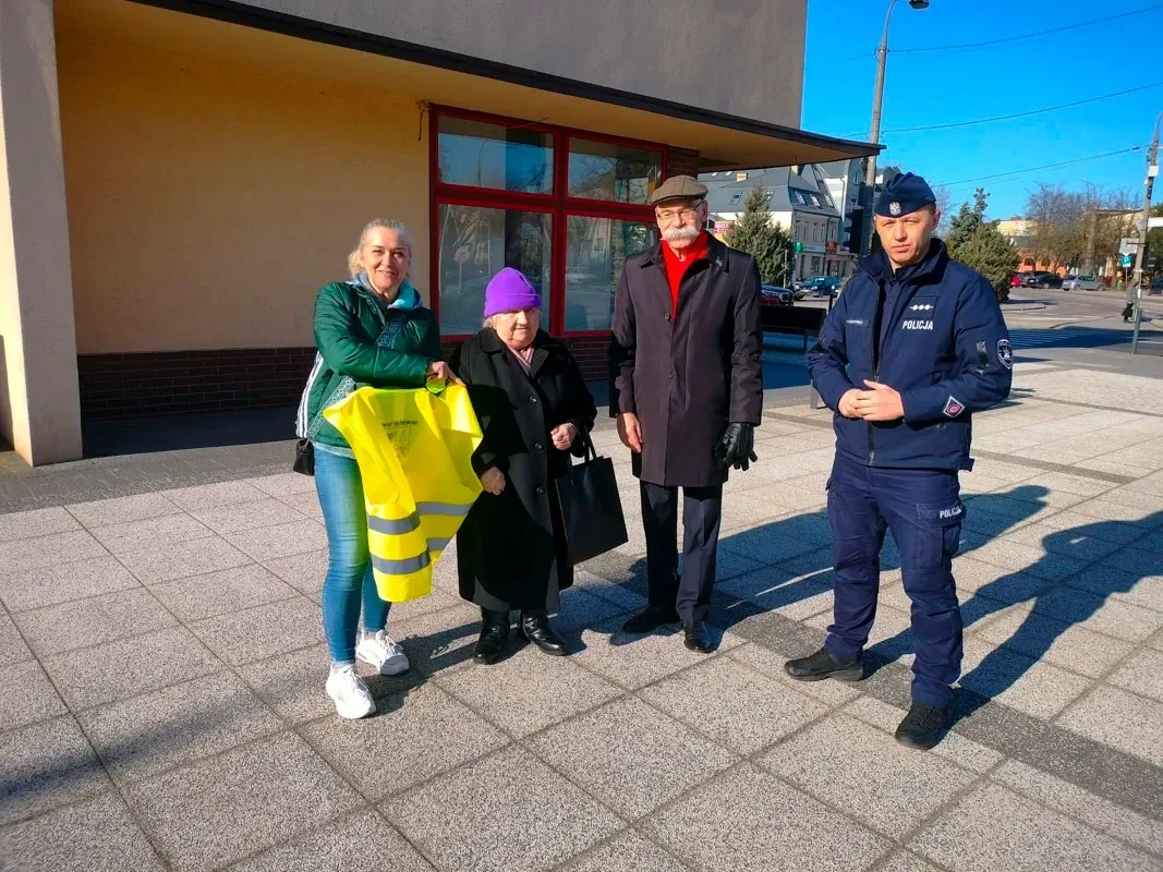 Starostwo Powiatowe i Ostrowska Policja świętowały Dzień Kobiet z bezpieczeństwem w tle (zdjęcia)