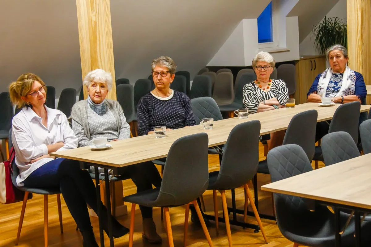 Klimatyczny wieczór w bibliotece: Rozmowa z Krzysztofem Jodłowskim (zdjęcia)