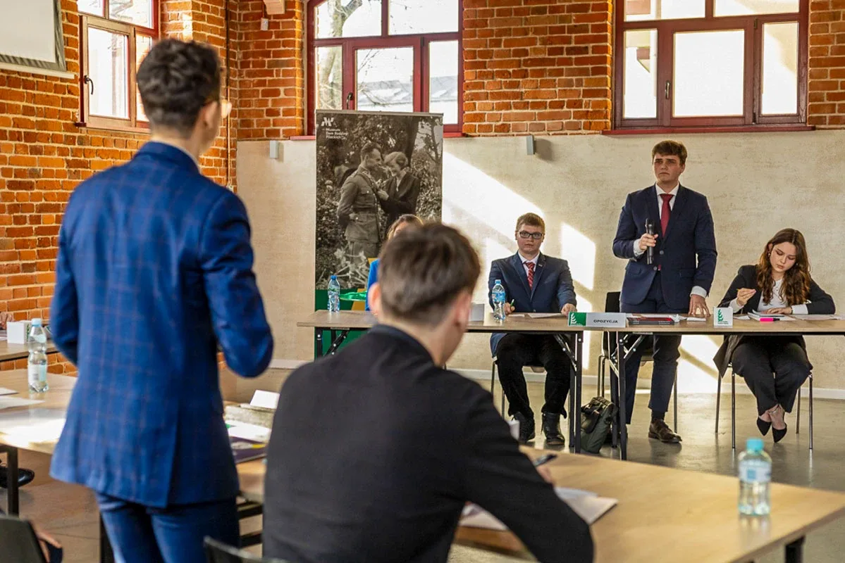 Ostrowska Szkoła Debaty - finał ligi szkół ponadpodstawowych (zdjęcia)