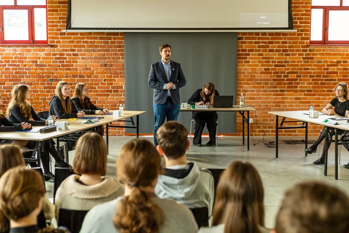 Ostrowska Szkoła Debaty - finał ligi szkół ponadpodstawowych (zdjęcia)