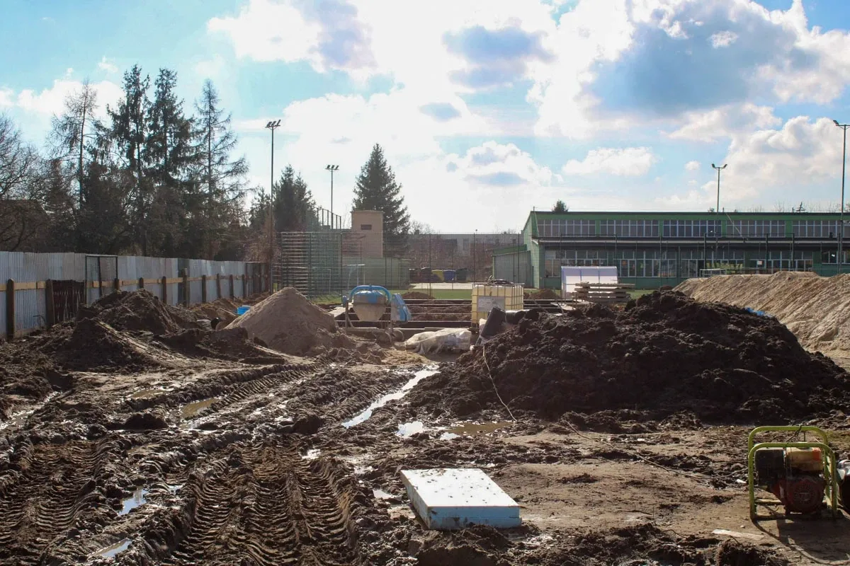  Powiat Ostrowski buduje nowoczesne boisko wielofunkcyjne! (zdjęcia)