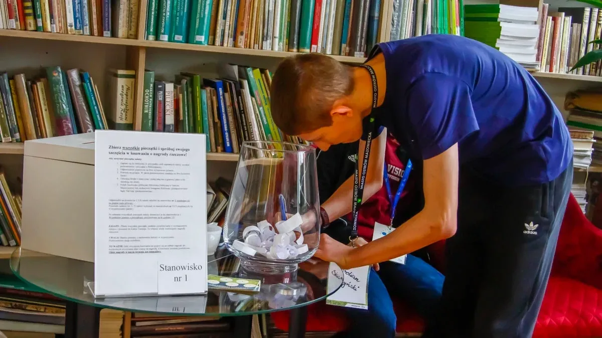 Wirtualni sportowcy, lecz prawdziwe emocje! - I Otwarty Turniej FIFA w Bibliotece (zdjęcia)