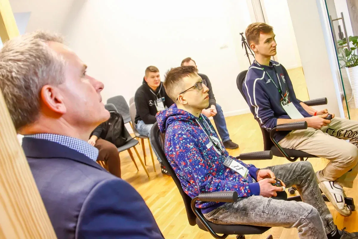 Wirtualni sportowcy, lecz prawdziwe emocje! - I Otwarty Turniej FIFA w Bibliotece (zdjęcia)