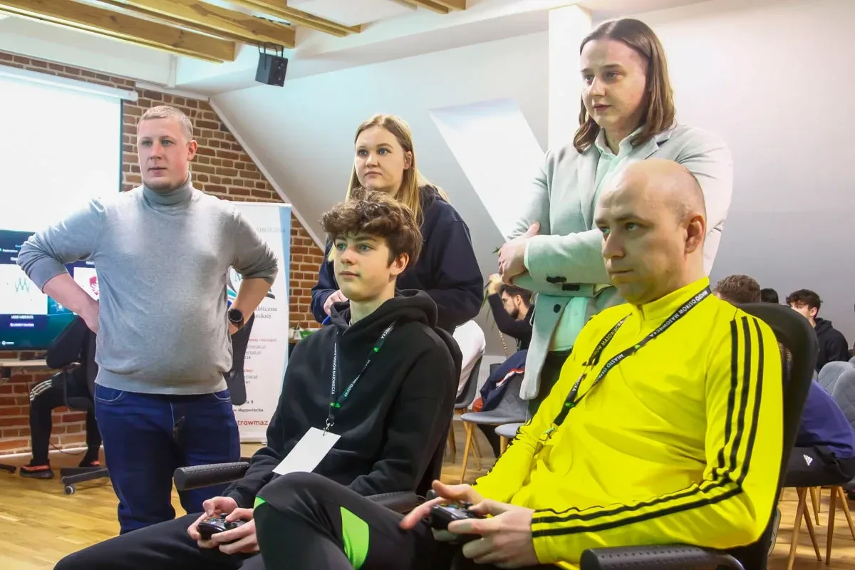 Wirtualni sportowcy, lecz prawdziwe emocje! - I Otwarty Turniej FIFA w Bibliotece (zdjęcia)