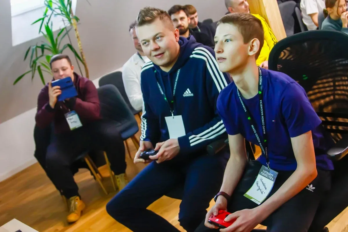 Wirtualni sportowcy, lecz prawdziwe emocje! - I Otwarty Turniej FIFA w Bibliotece (zdjęcia)