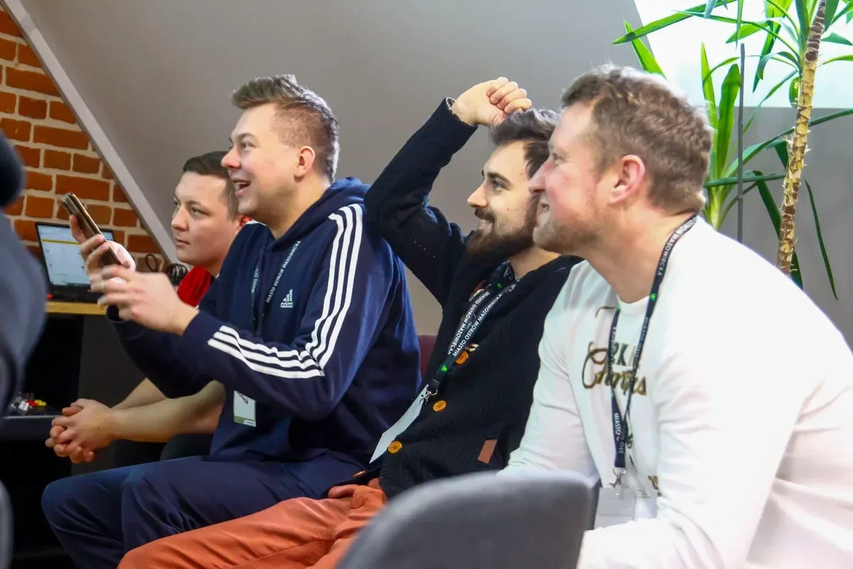 Wirtualni sportowcy, lecz prawdziwe emocje! - I Otwarty Turniej FIFA w Bibliotece (zdjęcia)