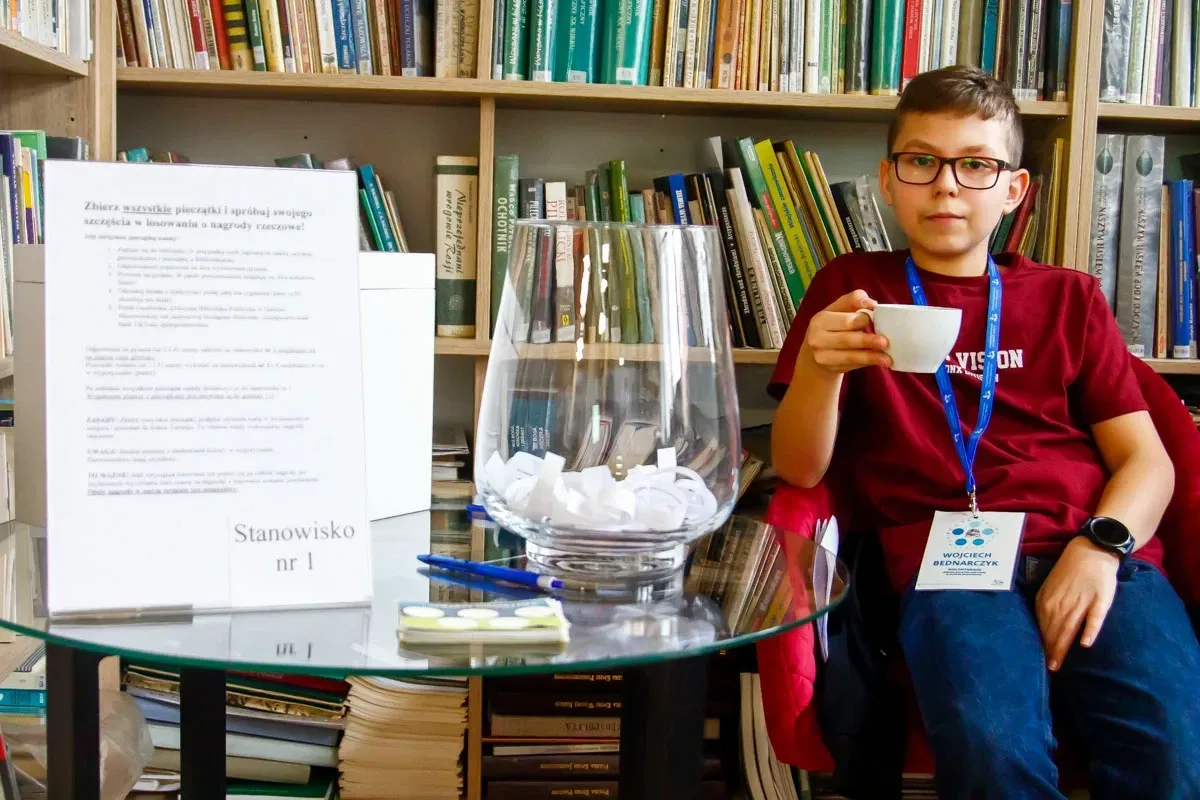 Wirtualni sportowcy, lecz prawdziwe emocje! - I Otwarty Turniej FIFA w Bibliotece (zdjęcia)