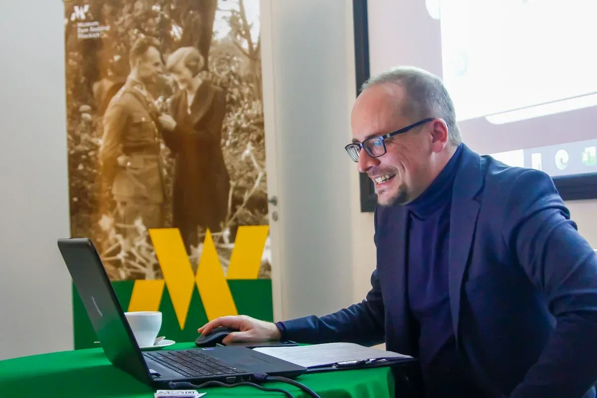 Odkrywanie zastosowań AI w praktyce edukacyjnej - Muzealny Klub Nauczyciela (zdjęcia)