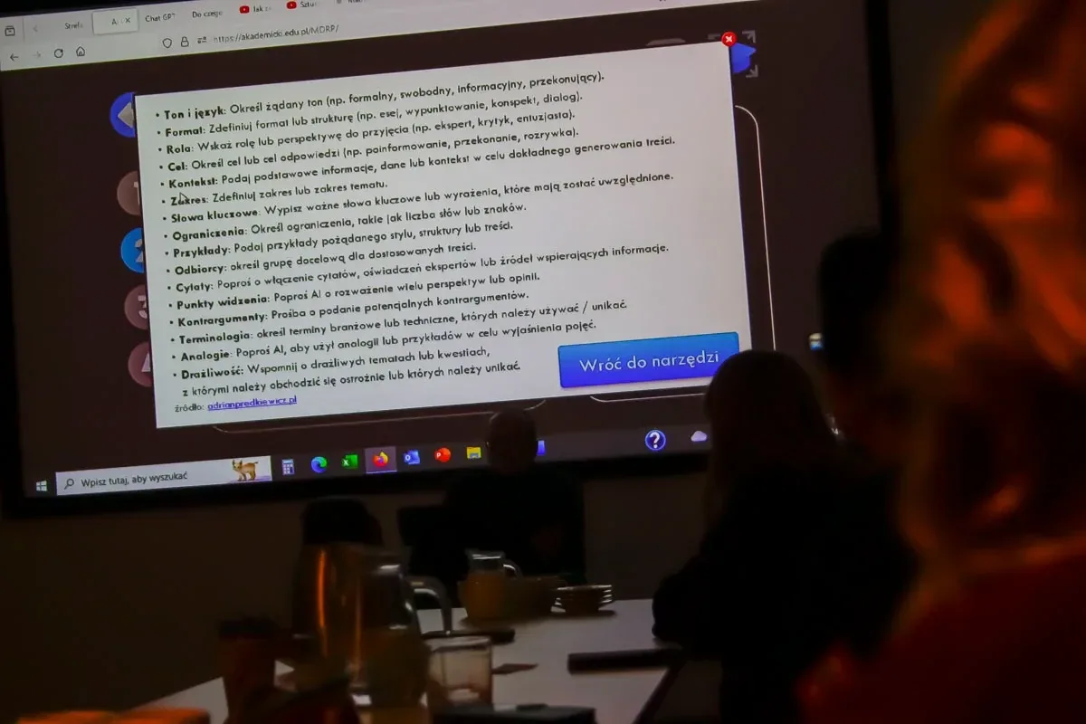 Odkrywanie zastosowań AI w praktyce edukacyjnej - Muzealny Klub Nauczyciela (zdjęcia)