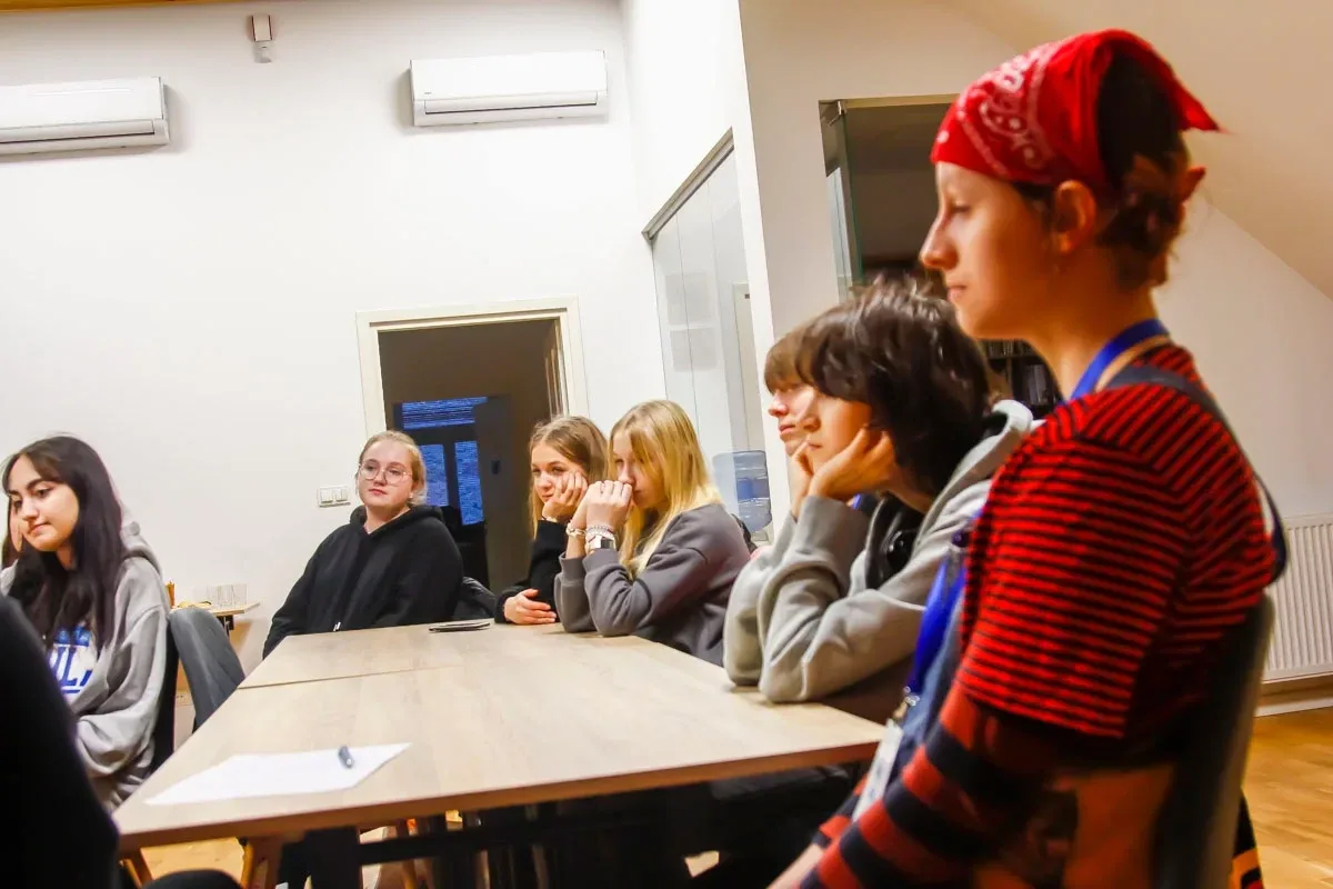 Organizacja i rozrywka - pierwsze spotkanie Wolontariatu Bibliotecznego w 2024 roku (zdjęcia)