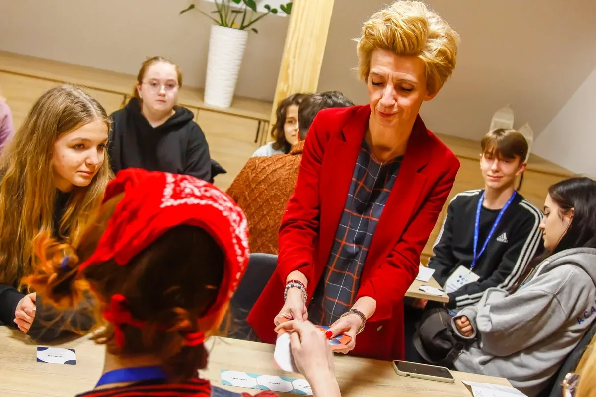 Organizacja i rozrywka - pierwsze spotkanie Wolontariatu Bibliotecznego w 2024 roku (zdjęcia)