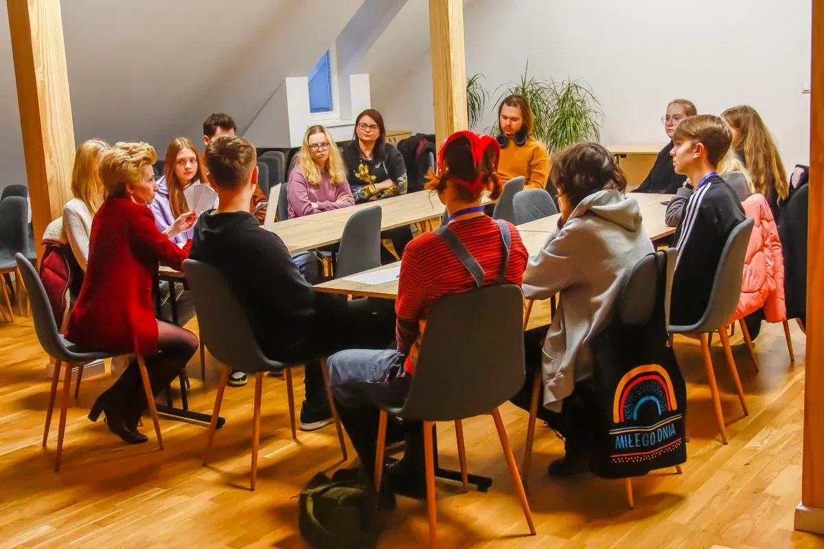 Organizacja i rozrywka - pierwsze spotkanie Wolontariatu Bibliotecznego w 2024 roku (zdjęcia)