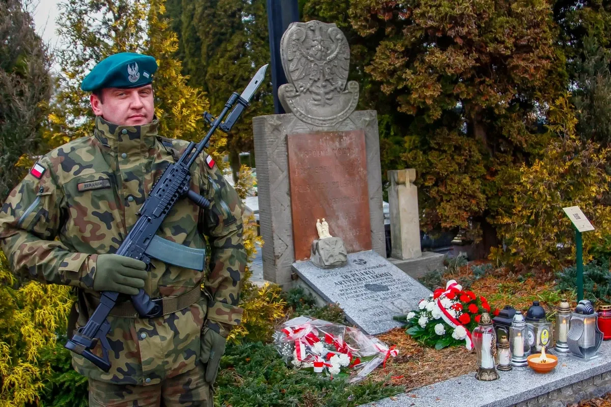 105 lat "Osiemnastki": Wspomnienie poległych bohaterów (zdjęcia)