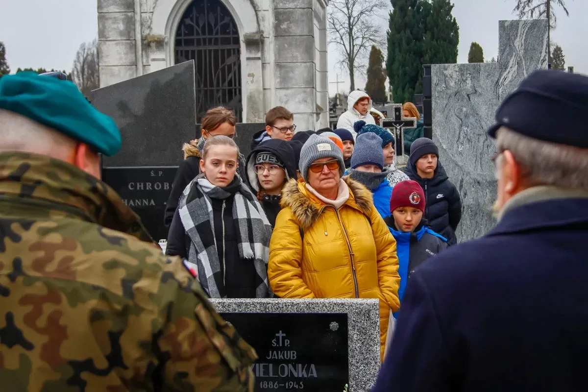 105 lat "Osiemnastki": Wspomnienie poległych bohaterów (zdjęcia)