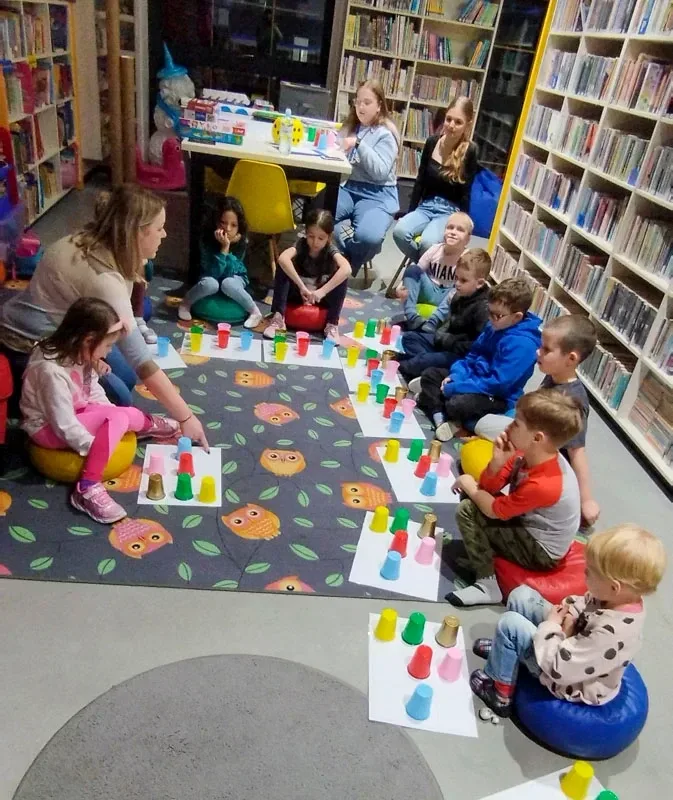 Pierwsze spotkanie "zaprogramowanych" w Miejskiej Bibliotece Publicznej w Ostrowi Mazowieckiej (zdjęcia)