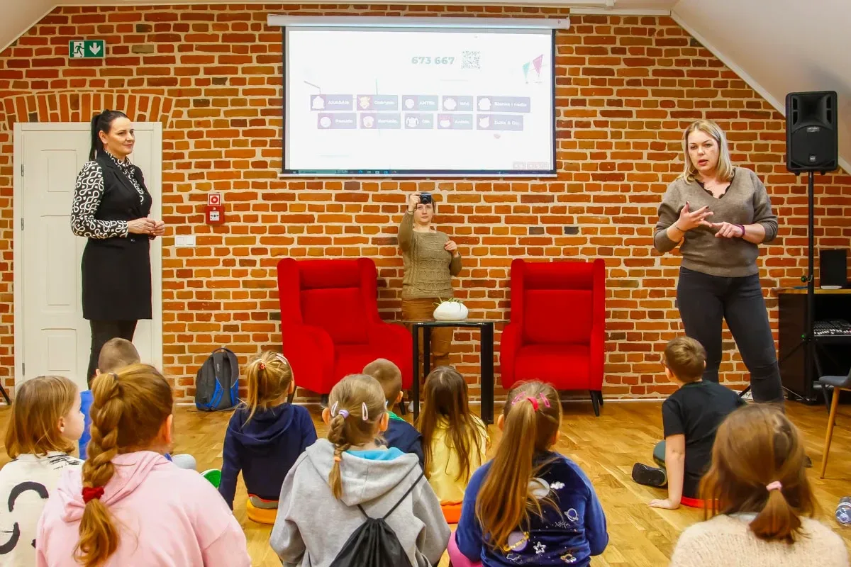 "Zimowe podróże przez świat" - Ferie w Bibliotece (zdjęcia)