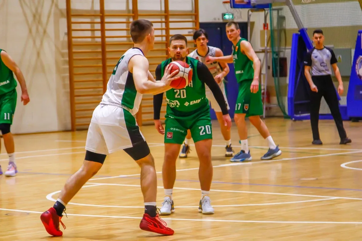 II Liga Koszykówki mężczyzn w Ostrowi - Sokół przeciwko Trójce Żyrardów (zdjęcia)