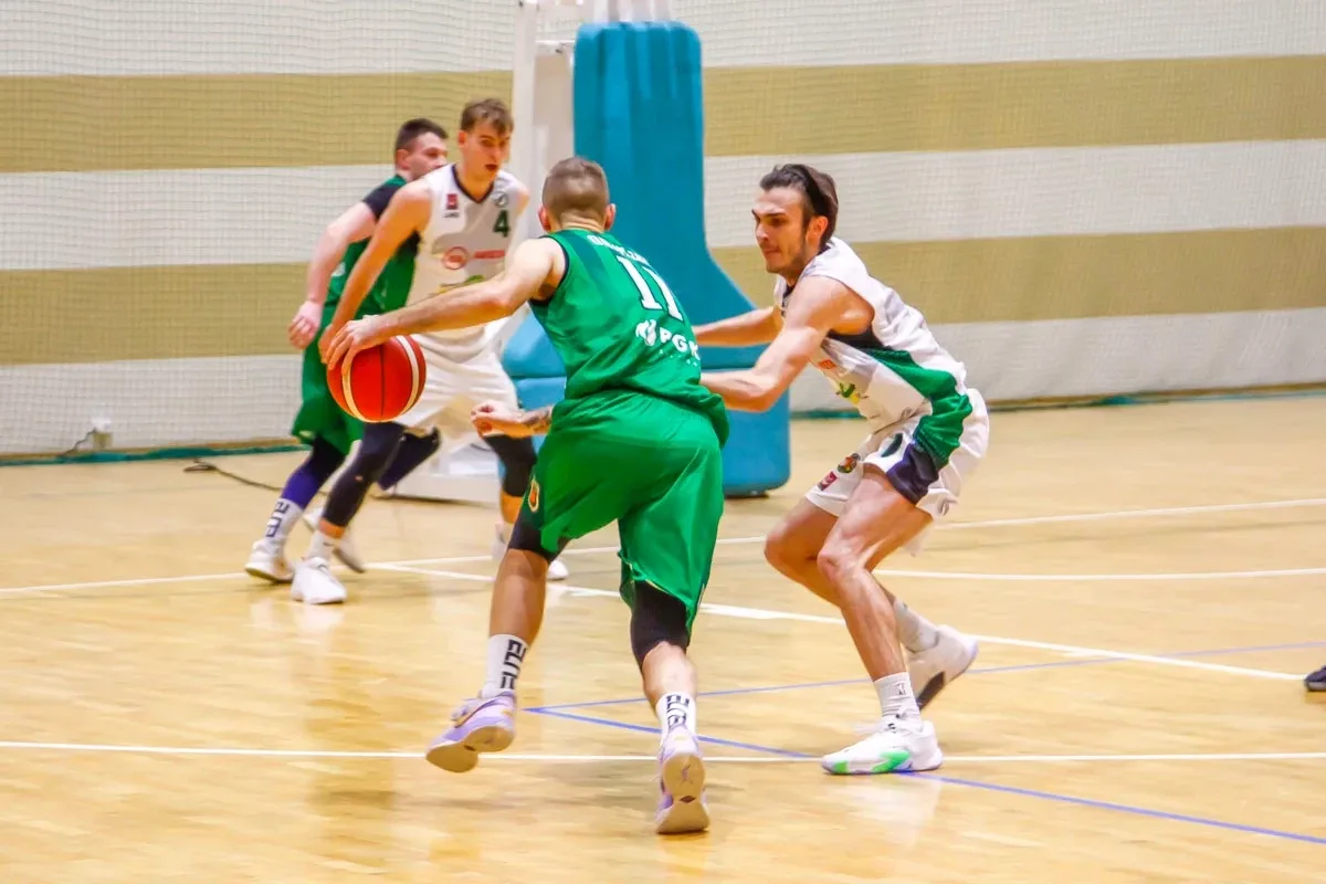 II Liga Koszykówki mężczyzn w Ostrowi - Sokół przeciwko Trójce Żyrardów (zdjęcia)