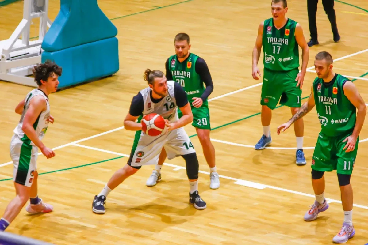 II Liga Koszykówki mężczyzn w Ostrowi - Sokół przeciwko Trójce Żyrardów (zdjęcia)