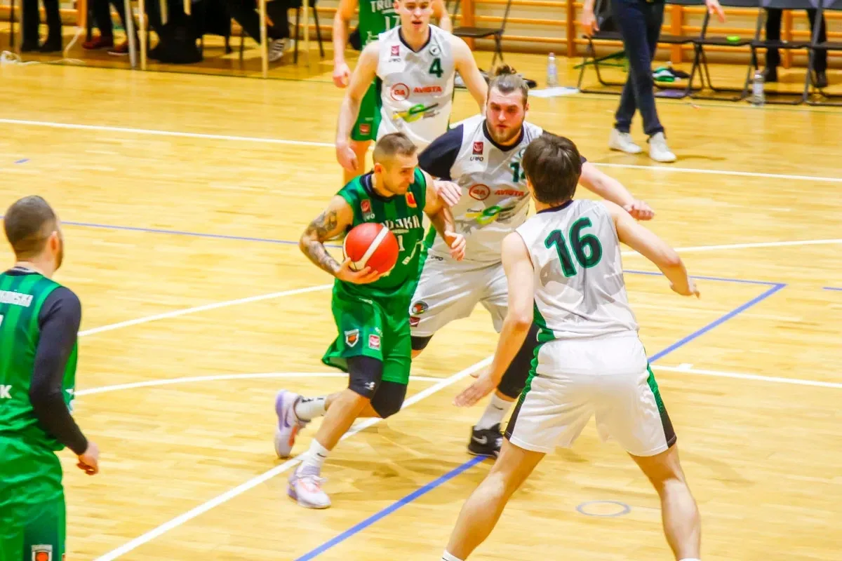 II Liga Koszykówki mężczyzn w Ostrowi - Sokół przeciwko Trójce Żyrardów (zdjęcia)