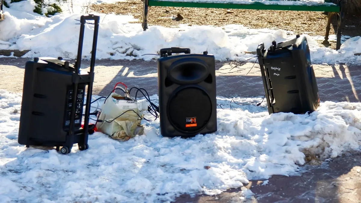 Burmistrz pod obstrzałem protestującego Milewskiego, kolejny protest przed miejskim ratuszem (zdjęcia)