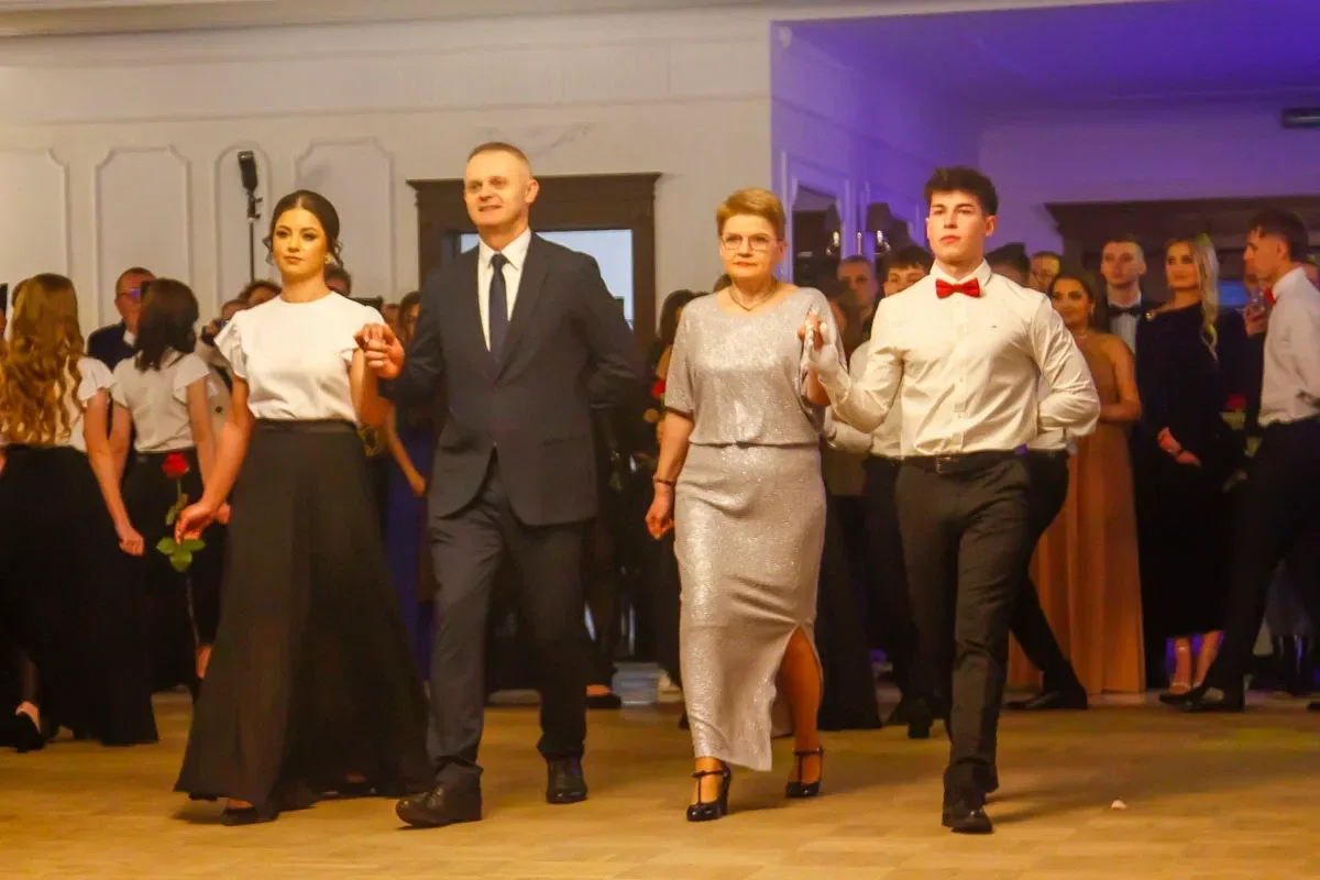 Studniówka w Maciejowej Chacie - Maturzyści bawili się do białego rana! Zobaczcie zdjęcia z niezapomnianej imprezy!