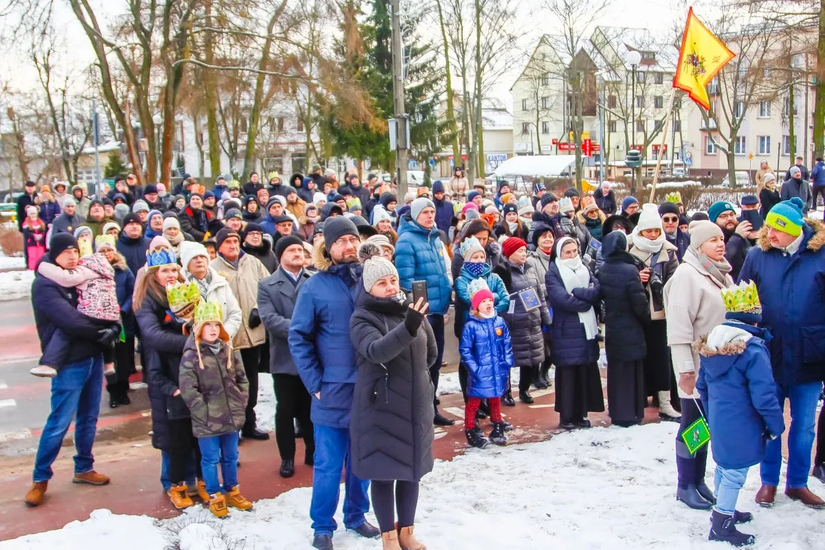 Trzej Królowie i podróżujący z nimi przybieżeli do ostrowskiego Betlejem (zdjęcia)