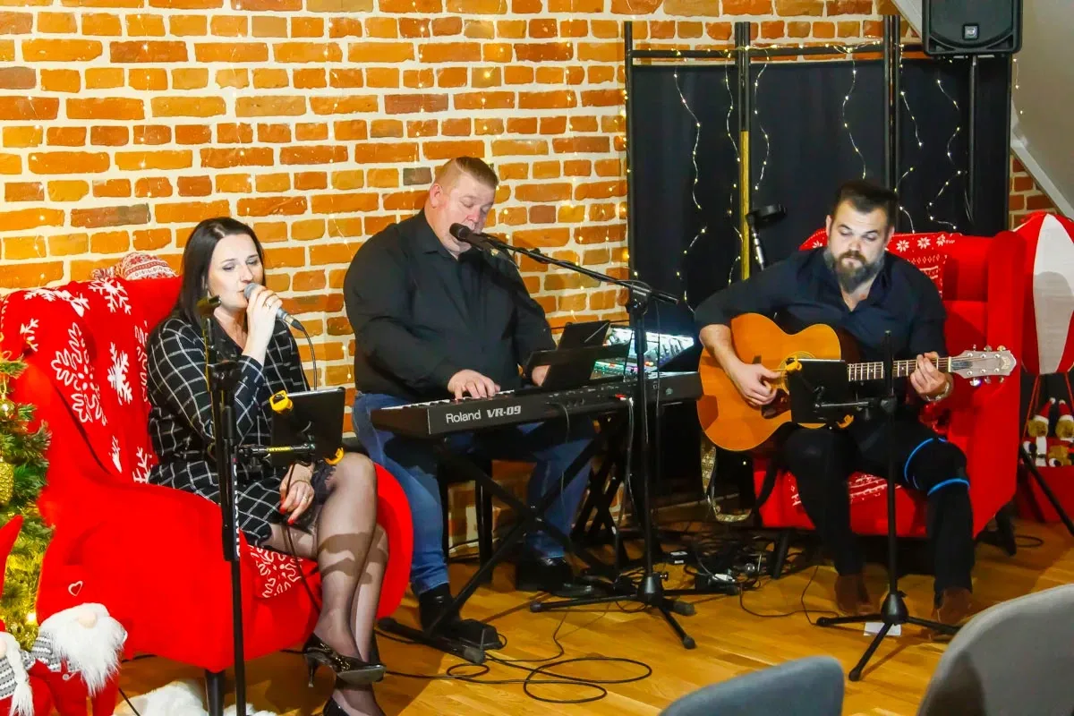 Rozpoczęcie Nowego Roku magicznym wieczorem kolęd w Bibliotece (zdjęcia)