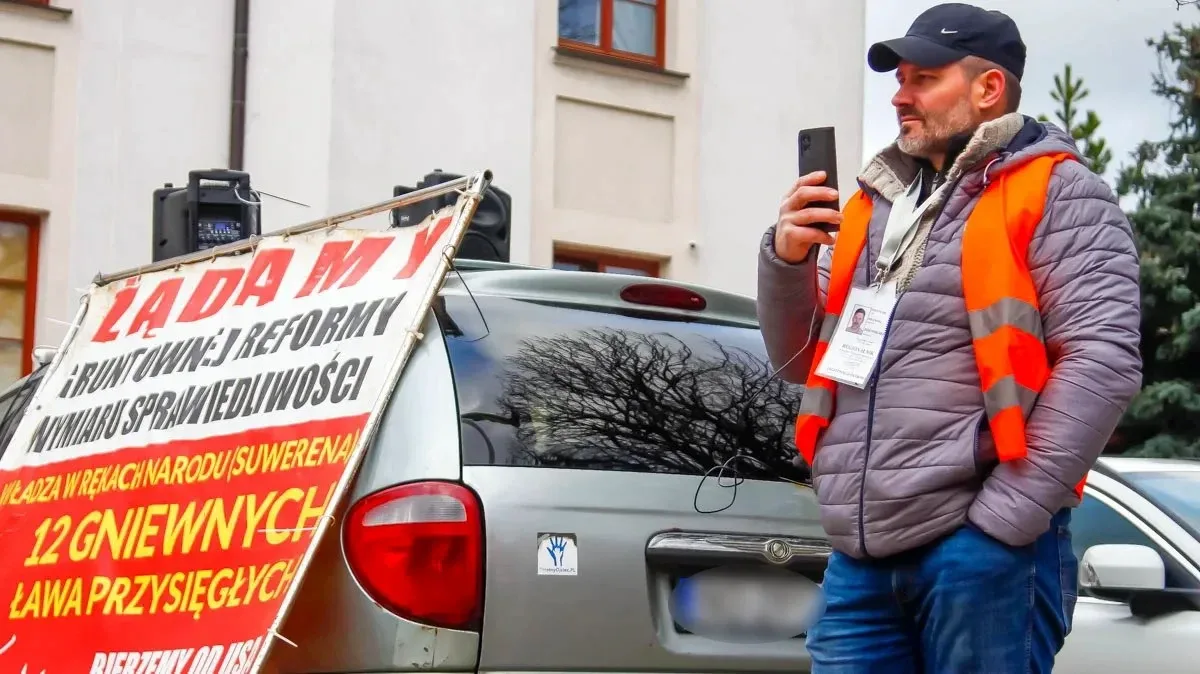 Protest przeciwko korupcji w Ostrowi Mazowieckiej (zdjęcia, wideo) /CZEKA /SZKIC - CZEKA NA WIDEO