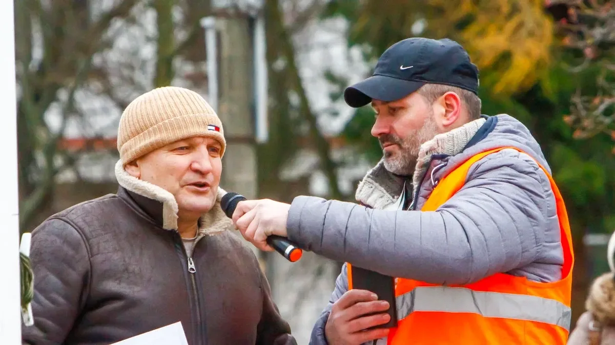 Protest przeciwko korupcji w Ostrowi Mazowieckiej (zdjęcia, wideo) /CZEKA /SZKIC - CZEKA NA WIDEO