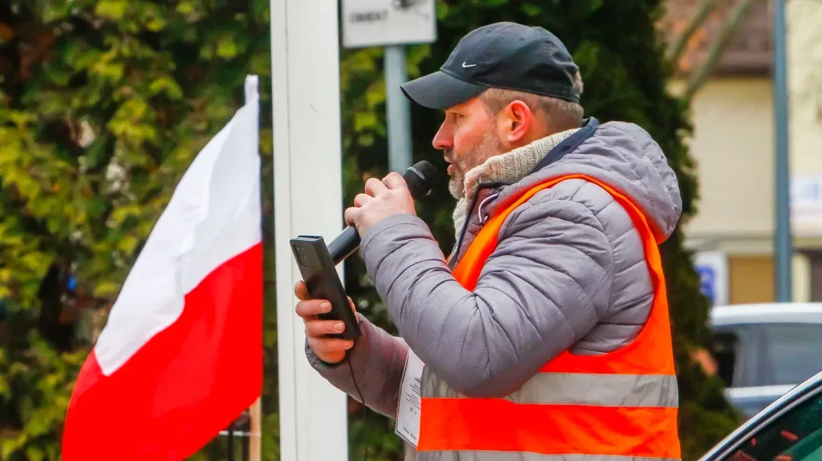 Protest przeciwko korupcji w Ostrowi Mazowieckiej (zdjęcia, wideo) /CZEKA /SZKIC - CZEKA NA WIDEO