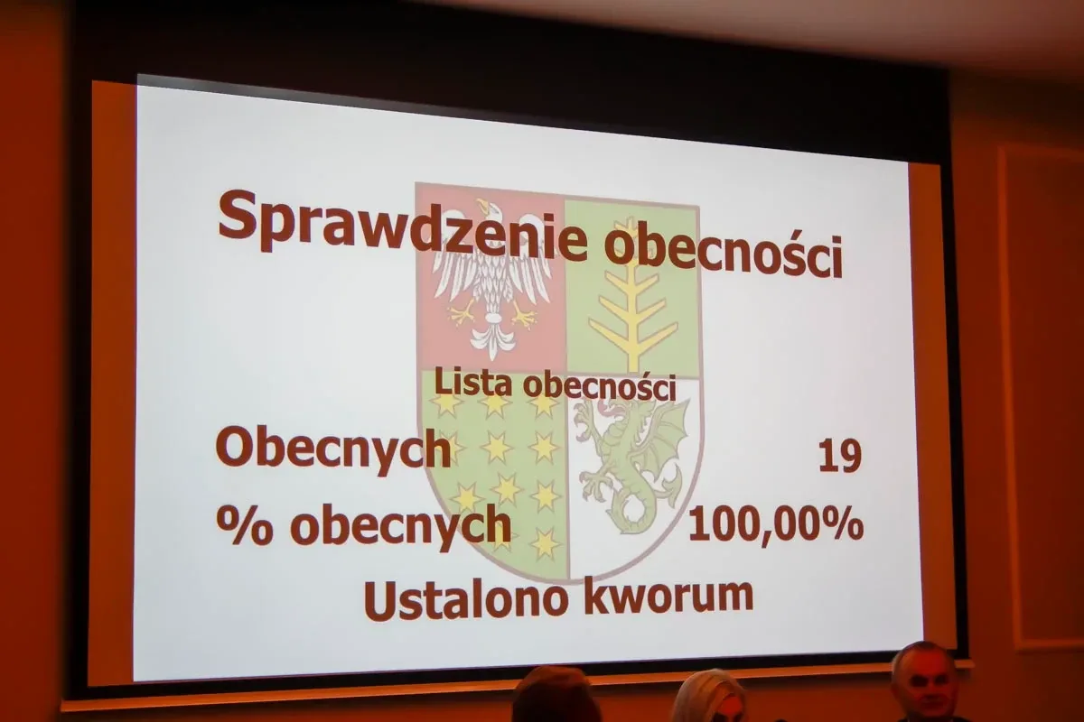 Decydujące momenty w Ostrowi Mazowieckiej: LXVIII Sesja Rady Powiatu kształtuje przyszłość regionu (zdjęcia)