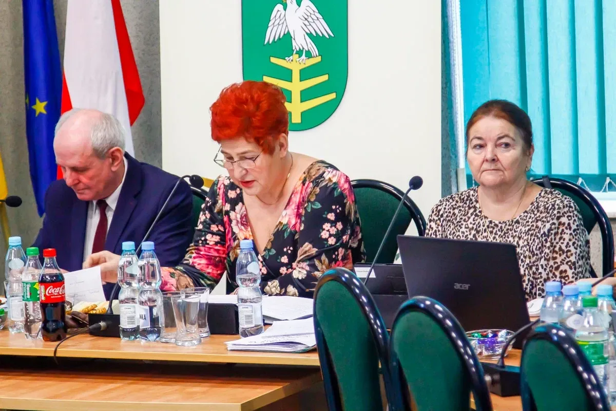 Przegląd kluczowych decyzji na Sesji Rady Gminy Ostrów Mazowiecka (zdjęcia)