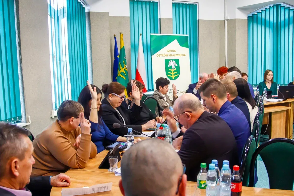 Przegląd kluczowych decyzji na Sesji Rady Gminy Ostrów Mazowiecka (zdjęcia)