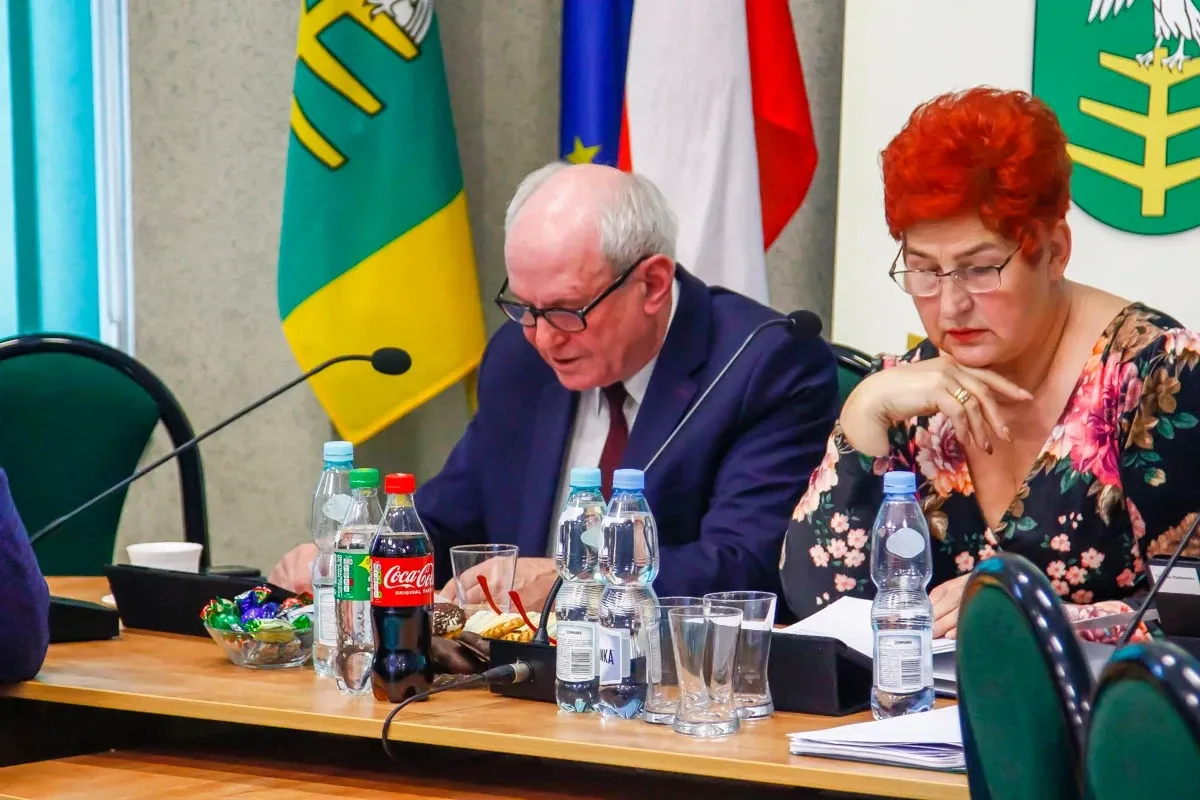 Przegląd kluczowych decyzji na Sesji Rady Gminy Ostrów Mazowiecka (zdjęcia)
