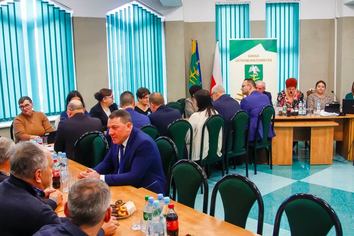Przegląd kluczowych decyzji na Sesji Rady Gminy Ostrów Mazowiecka (zdjęcia)