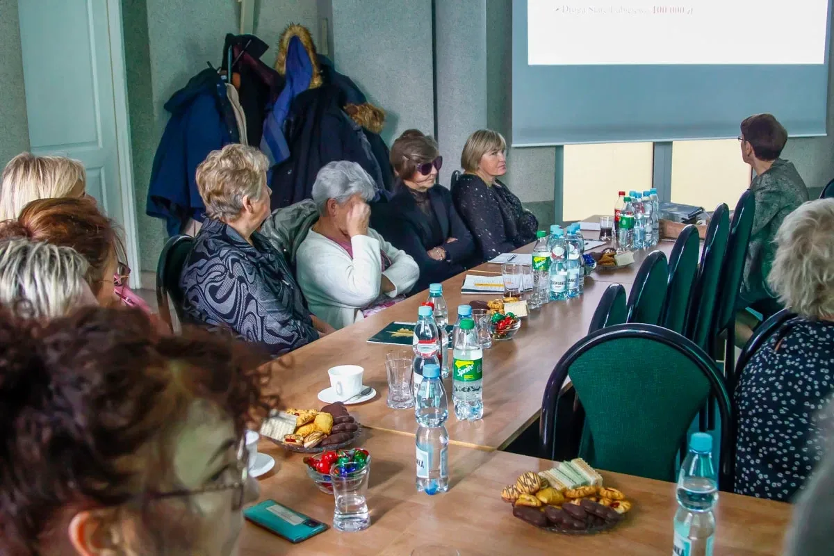 Przegląd kluczowych decyzji na Sesji Rady Gminy Ostrów Mazowiecka (zdjęcia)