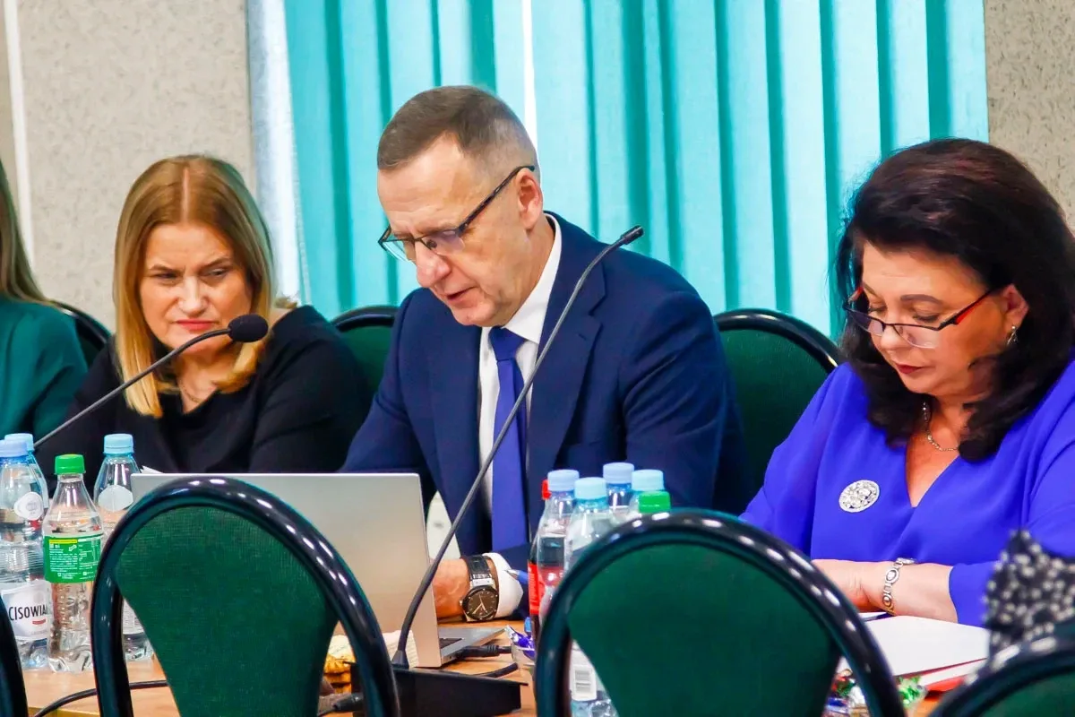 Przegląd kluczowych decyzji na Sesji Rady Gminy Ostrów Mazowiecka (zdjęcia)