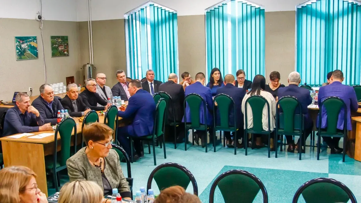 Przegląd kluczowych decyzji na Sesji Rady Gminy Ostrów Mazowiecka (zdjęcia)