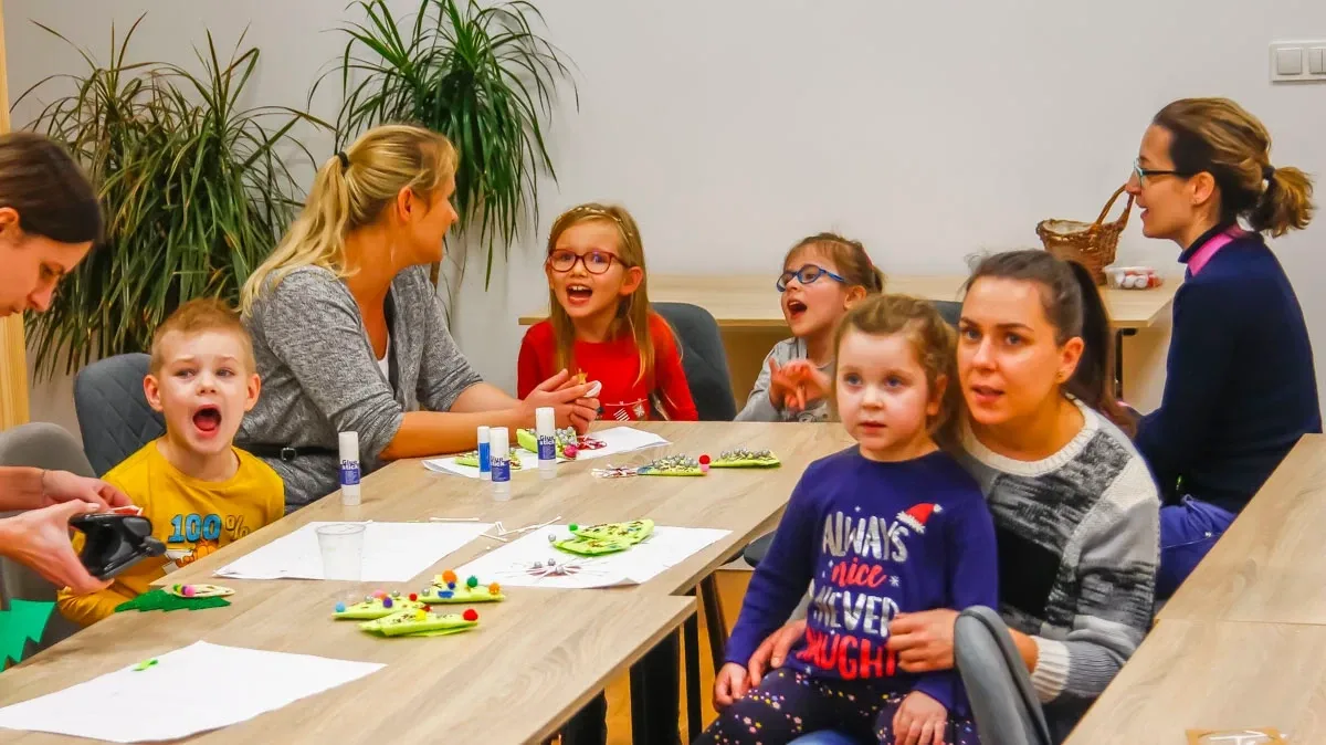 Biblioteczne świąteczne warsztaty, dla dziecka, mamy i taty (zdjęcia)