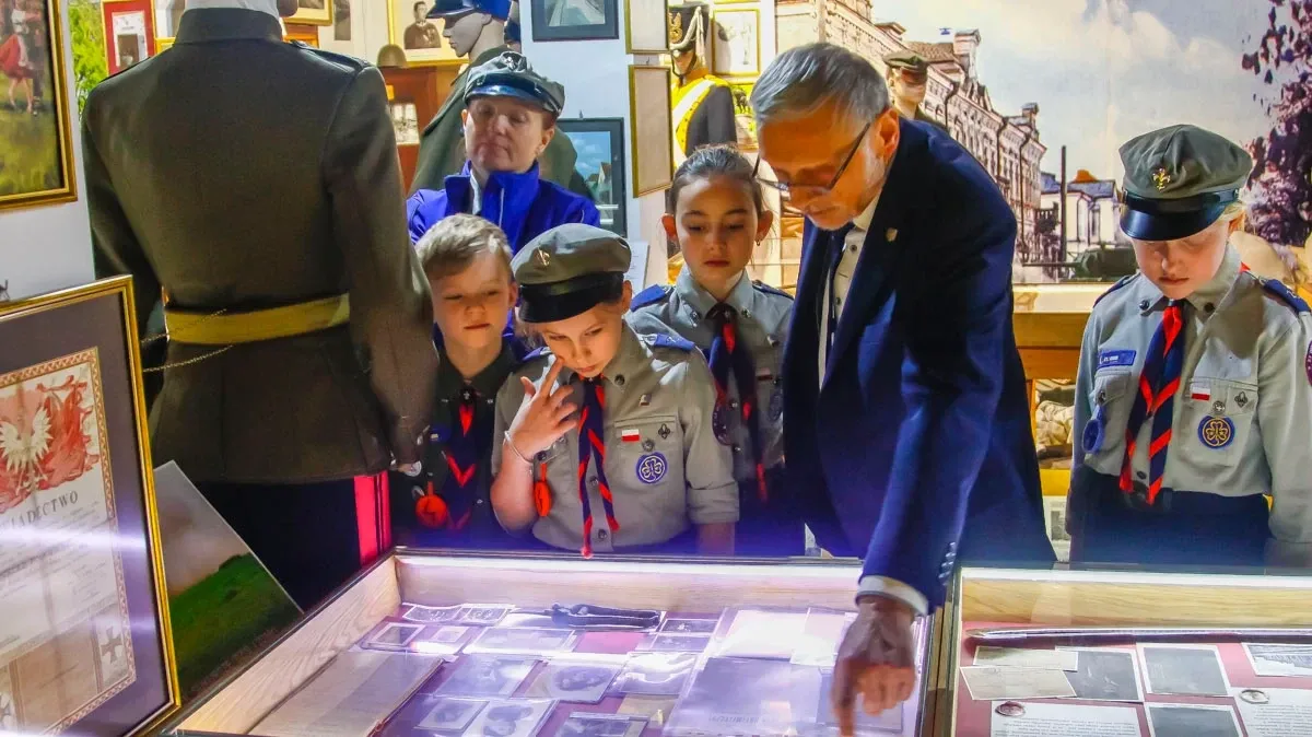 Podczas jubileuszu zaproszeni goście zwiedzili Muzeum Kresów I Ziemi Ostrowskiej (zdjęcia)