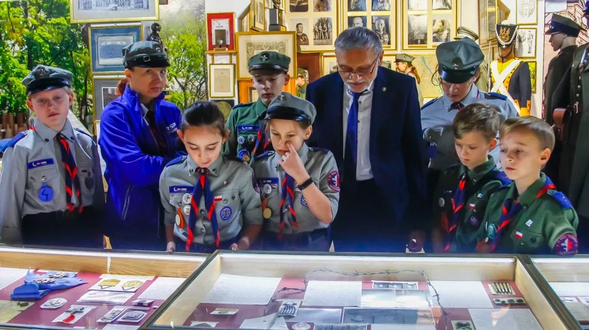 Podczas jubileuszu zaproszeni goście zwiedzili Muzeum Kresów I Ziemi Ostrowskiej (zdjęcia)