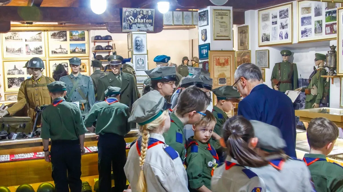Podczas jubileuszu zaproszeni goście zwiedzili Muzeum Kresów I Ziemi Ostrowskiej (zdjęcia)