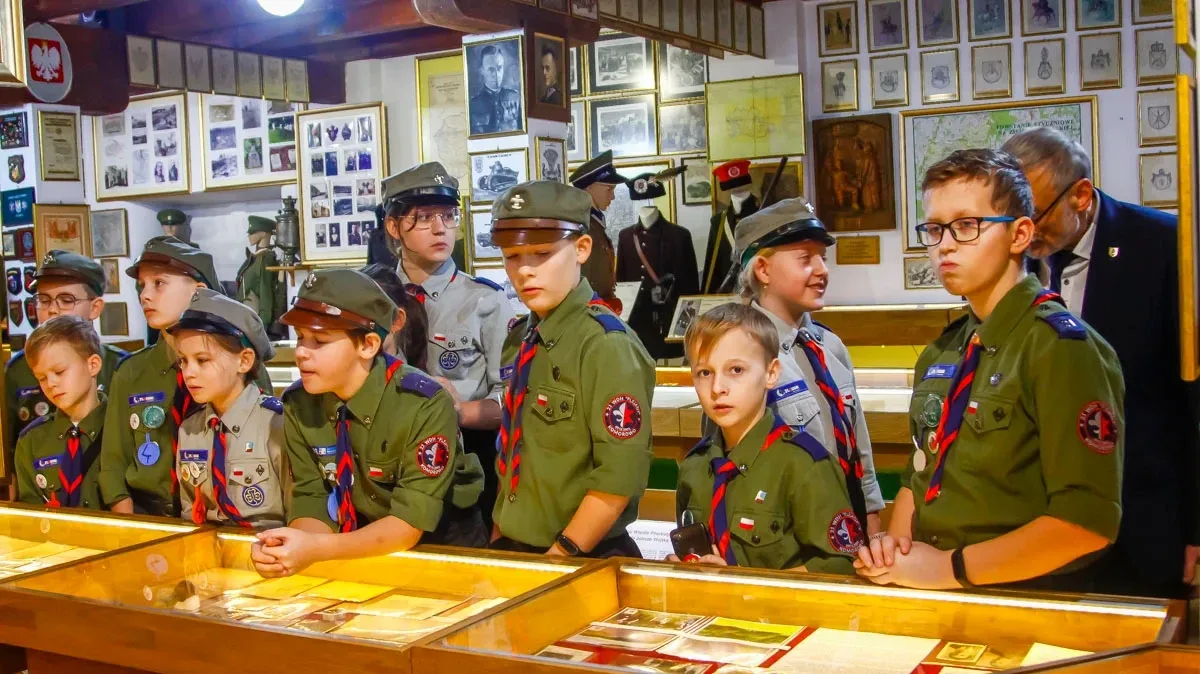 Podczas jubileuszu zaproszeni goście zwiedzili Muzeum Kresów I Ziemi Ostrowskiej (zdjęcia)